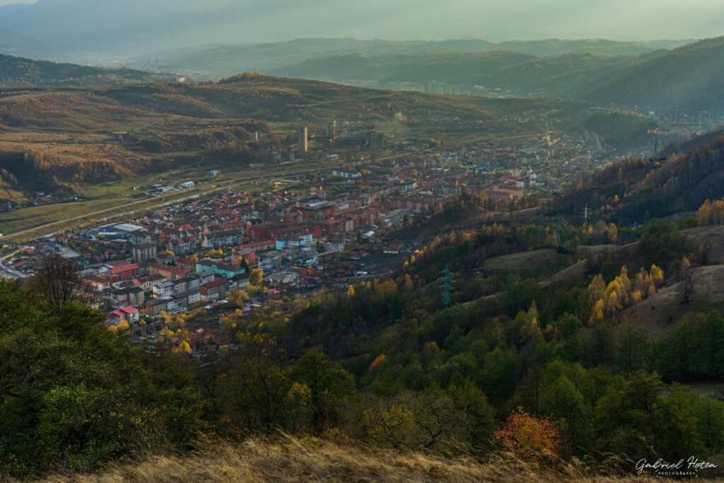 Home Away From Home Petrila Экстерьер фото